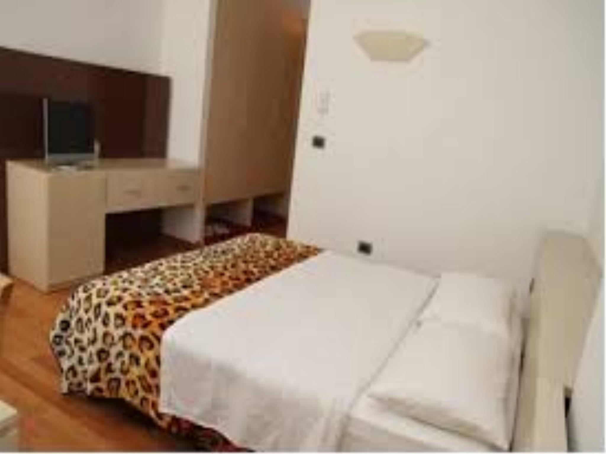 Hotel Bermon Тирана Экстерьер фото