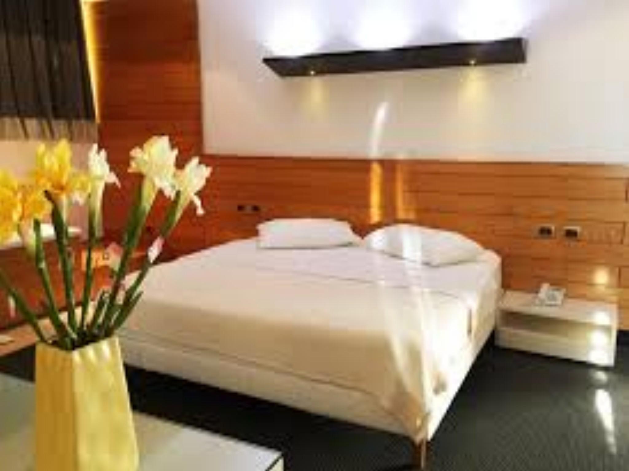 Hotel Bermon Тирана Экстерьер фото