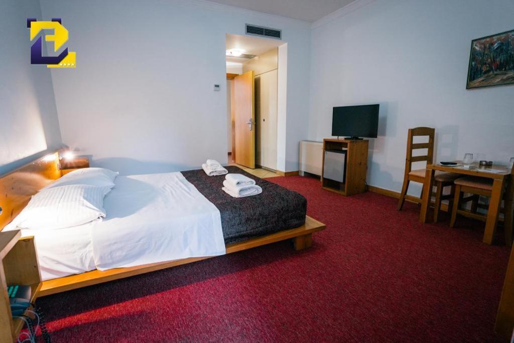 Hotel Bermon Тирана Экстерьер фото