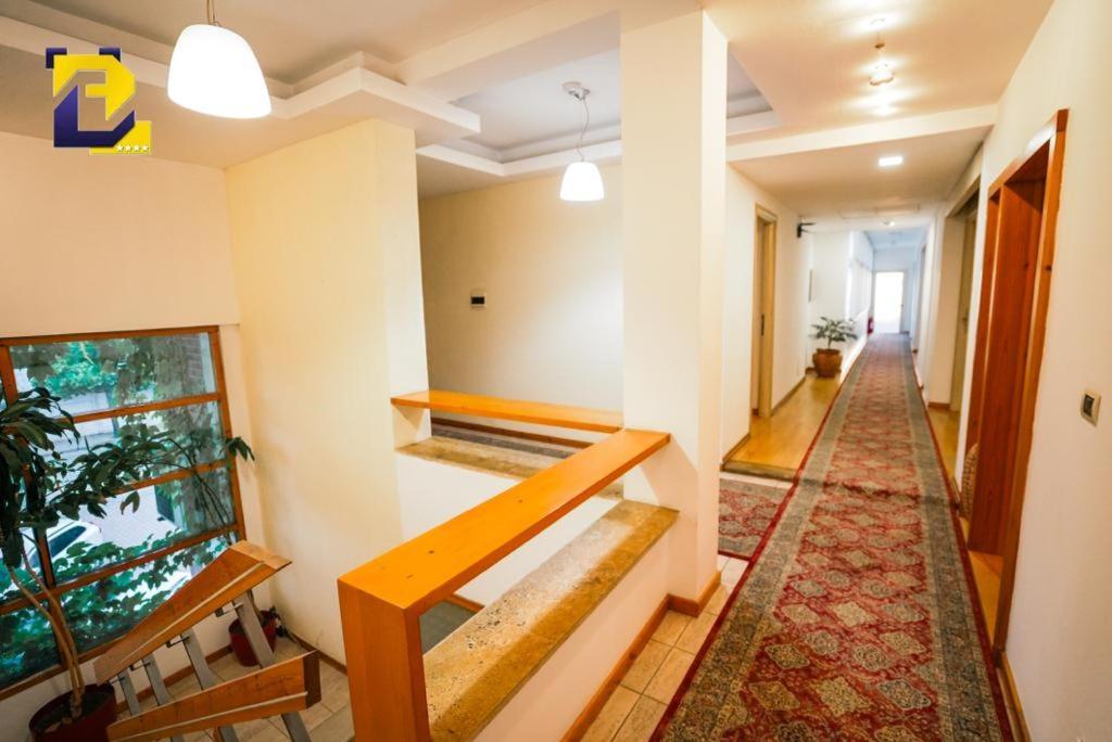Hotel Bermon Тирана Экстерьер фото