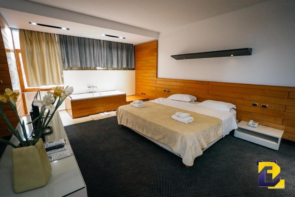 Hotel Bermon Тирана Экстерьер фото