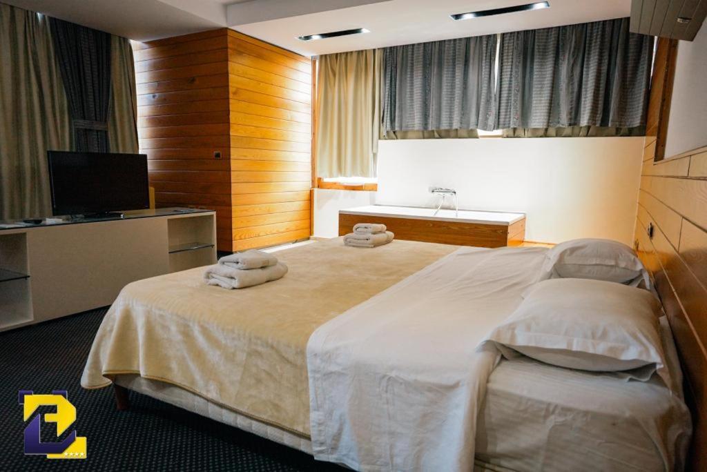 Hotel Bermon Тирана Экстерьер фото