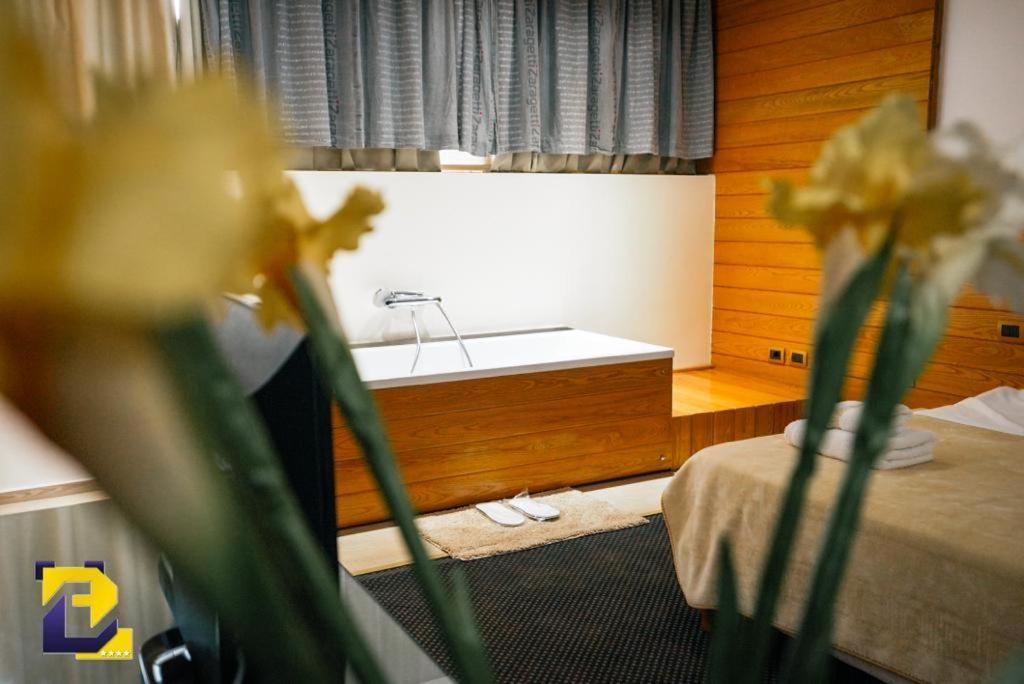 Hotel Bermon Тирана Экстерьер фото