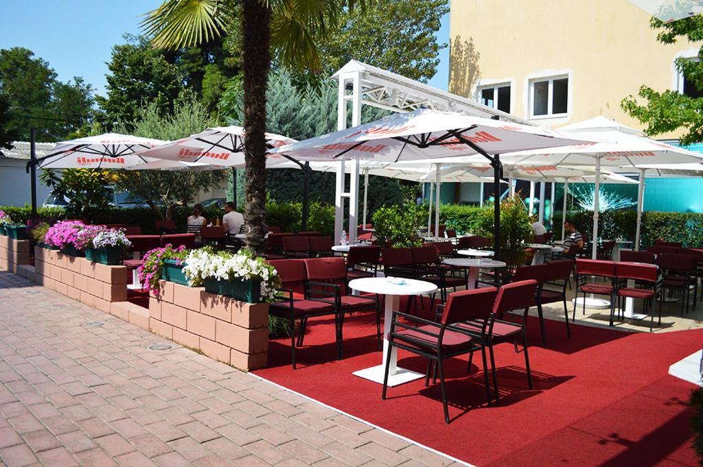 Hotel Bermon Тирана Экстерьер фото