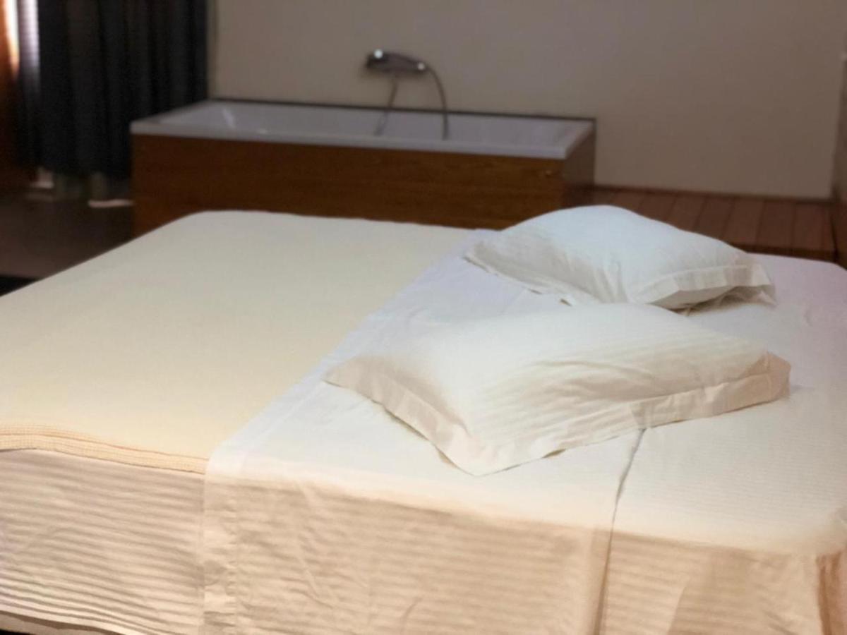 Hotel Bermon Тирана Экстерьер фото